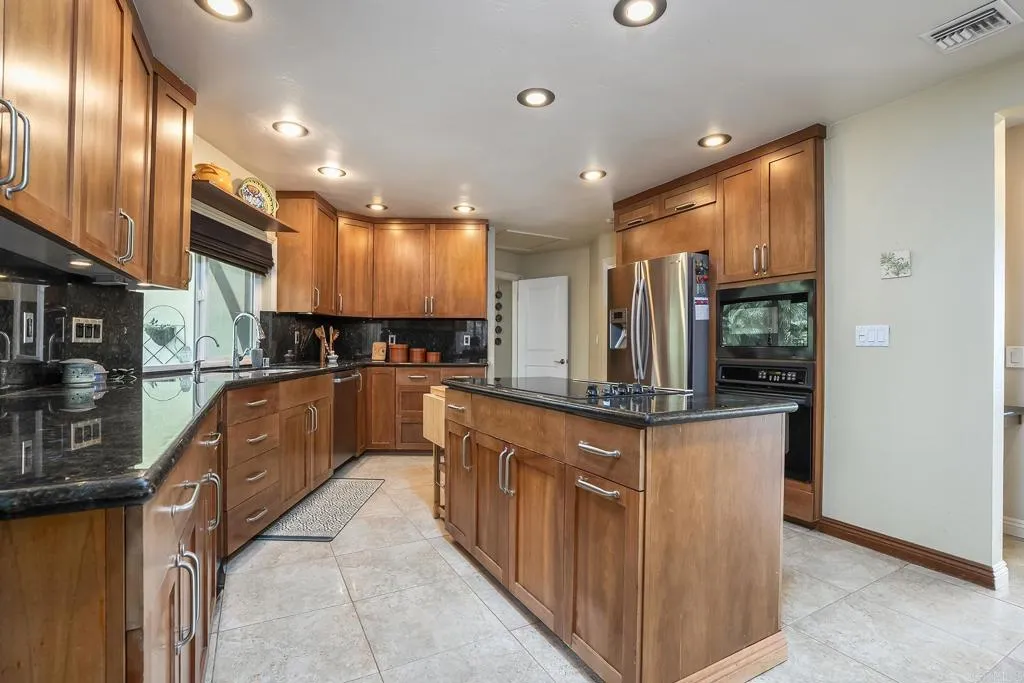 https://cdn.realtyfeed.com/cdn/127/306769959/feb9a0bc9caae5b155fb5cf082f3518c.webp