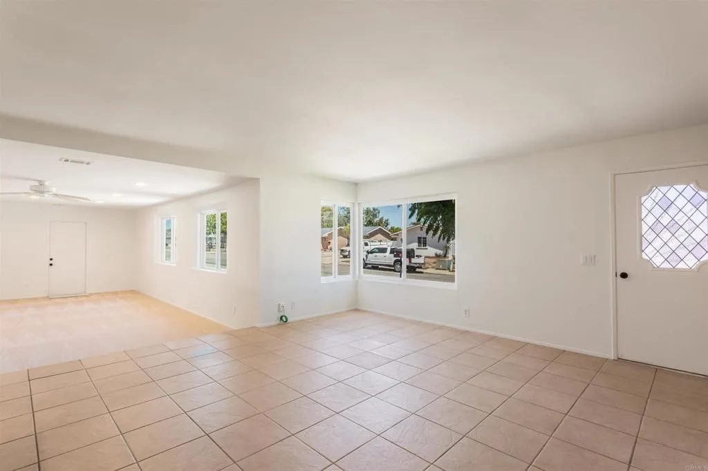 https://cdn.realtyfeed.com/cdn/127/306770028/a8cd90c5948defb3e638fc111f9d4af3.webp