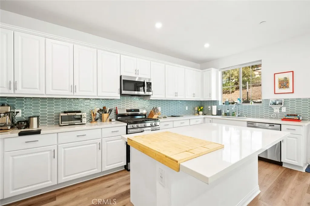 https://cdn.realtyfeed.com/cdn/127/306770038/63bbf38cd6d63f144268c3e4e8477c32.webp