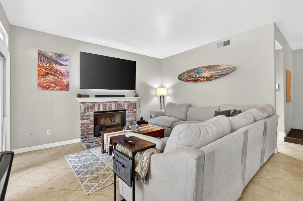 https://cdn.realtyfeed.com/cdn/127/306770042/587c90a1f62100e6daed2a827fee19a1.webp