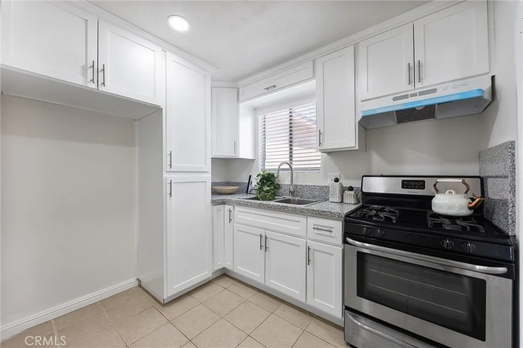 1004 Casino Street, Bakersfield, CA 93307 - Photo 5 of 27, Bakersfield, CA