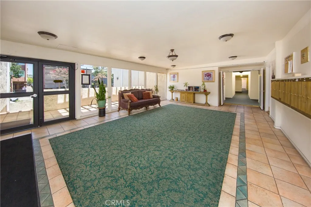 11834 Gilmore Unit 16, North Hollywood, CA 91606 - Photo 2 of 20, North Hollywood, CA