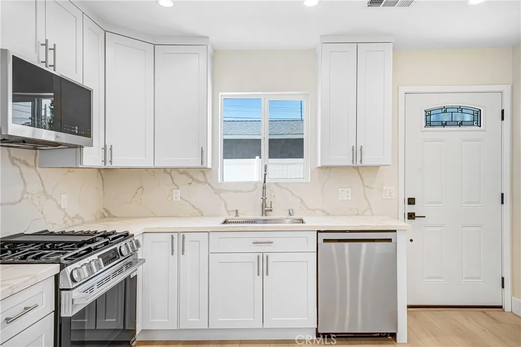 6724 Katherine Avenue, Van Nuys, CA 91405 - Photo 4 of 11, Van Nuys, CA