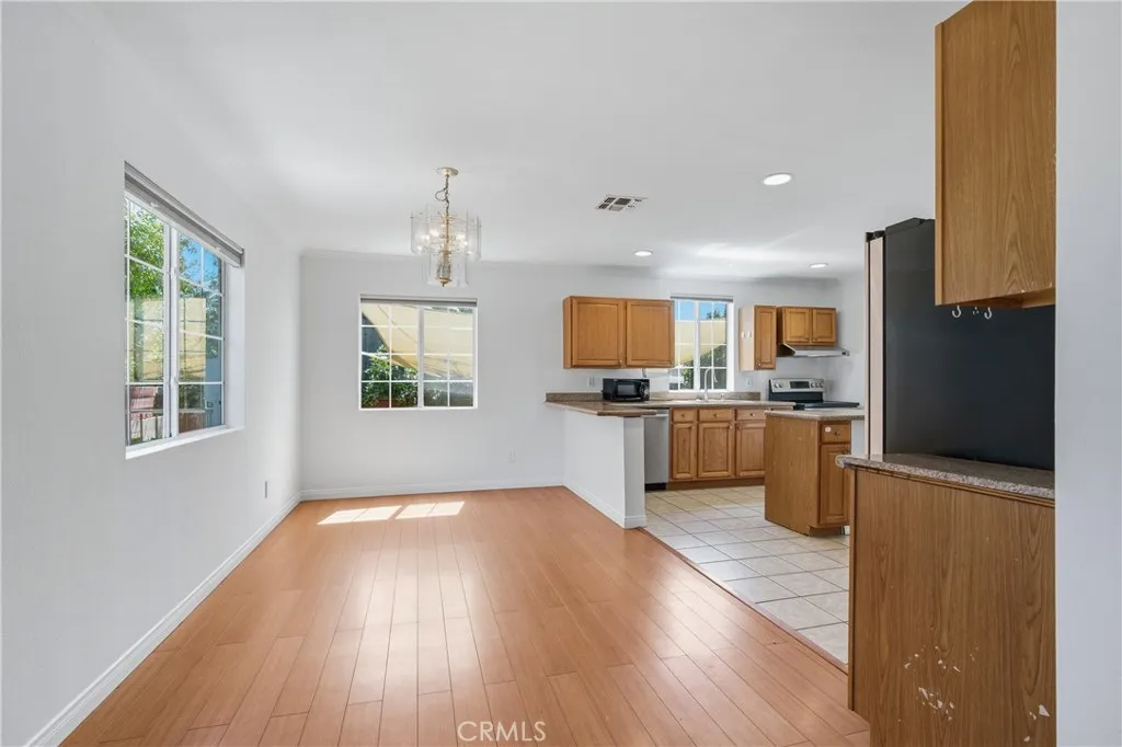 8747 Stansbury Avenue, Panorama City, CA 91402 - Photo 4 of 37, Panorama City, CA