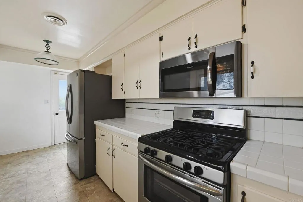 https://cdn.realtyfeed.com/cdn/127/306770108/a8aa12029dea5eb8a582f600fc95440f.webp