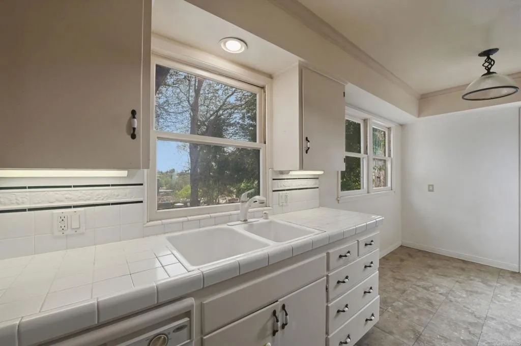 https://cdn.realtyfeed.com/cdn/127/306770108/d06197a6110f4826c75de1e157b1945d.webp