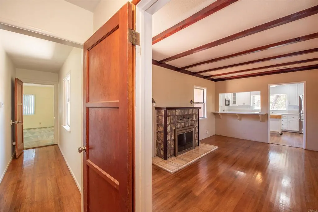 https://cdn.realtyfeed.com/cdn/127/306770123/af3c98787eba0787dd3d81971808f039.webp