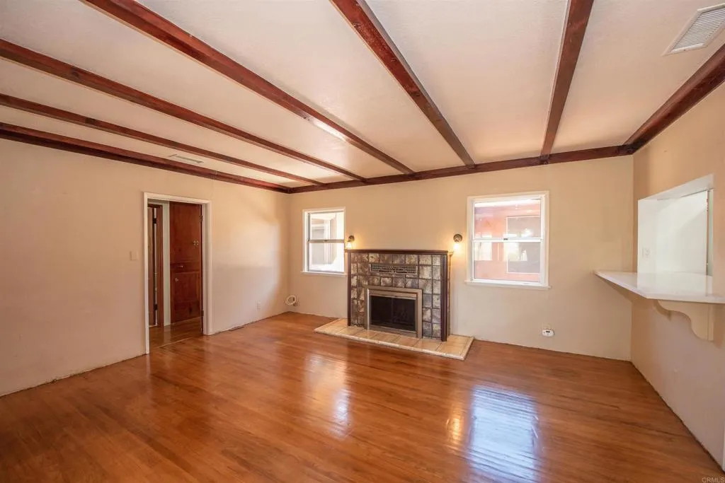 https://cdn.realtyfeed.com/cdn/127/306770123/c0430cba3090e4abccccecd14baad324.webp
