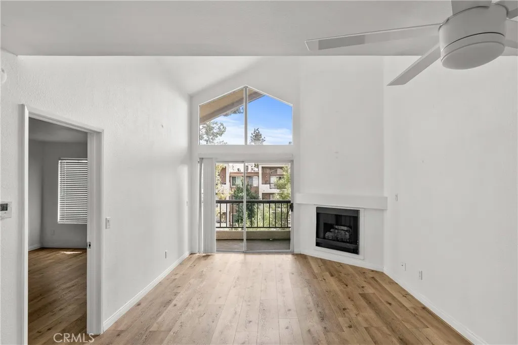 5500 Owensmouth Avenue Unit 317, Woodland Hills, CA 91367 - Photo 4 of 25, Woodland Hills, CA