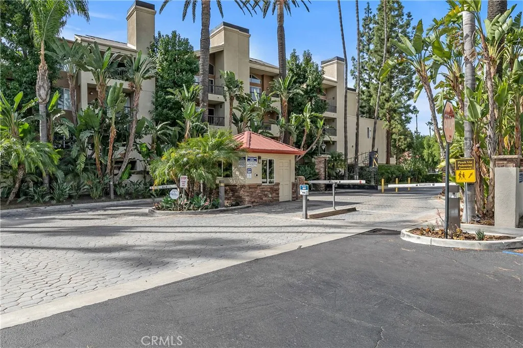 5500 Owensmouth Avenue Unit 317, Woodland Hills, CA 91367 - Photo 2 of 25, Woodland Hills, CA