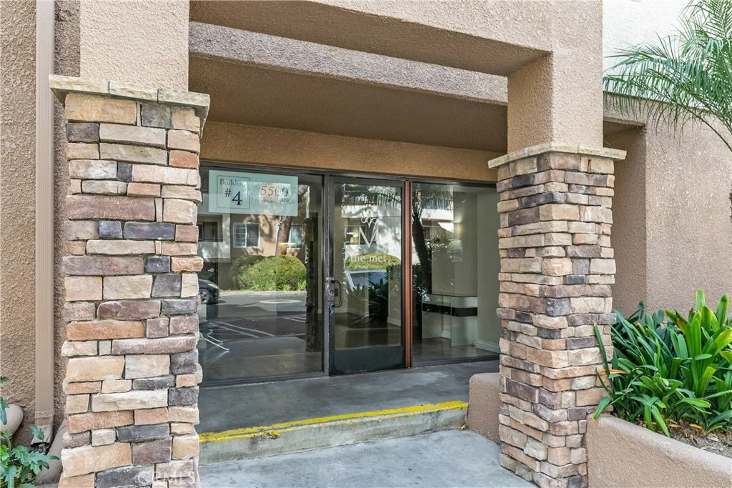 5500 Owensmouth Avenue Unit 317, Woodland Hills, CA 91367 - Photo 3 of 25, Woodland Hills, CA