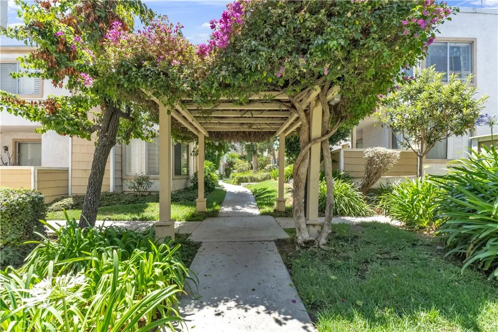 18408 Hatteras Unit 44, Tarzana, CA 91356 - Photo 2 of 26, Tarzana, CA