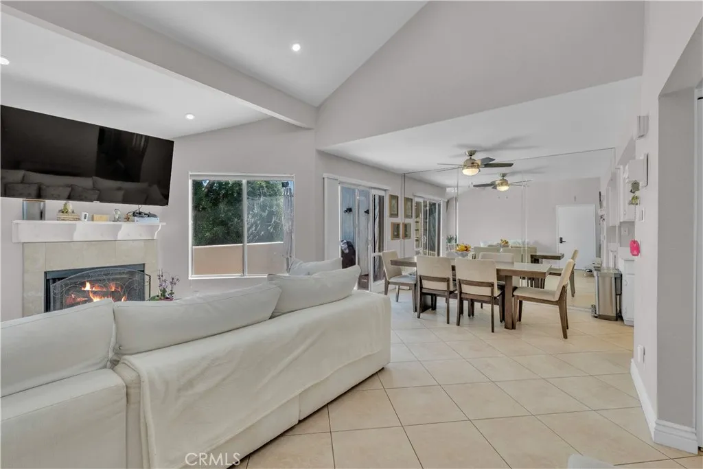 18408 Hatteras Unit 44, Tarzana, CA 91356 - Photo 5 of 26, Tarzana, CA