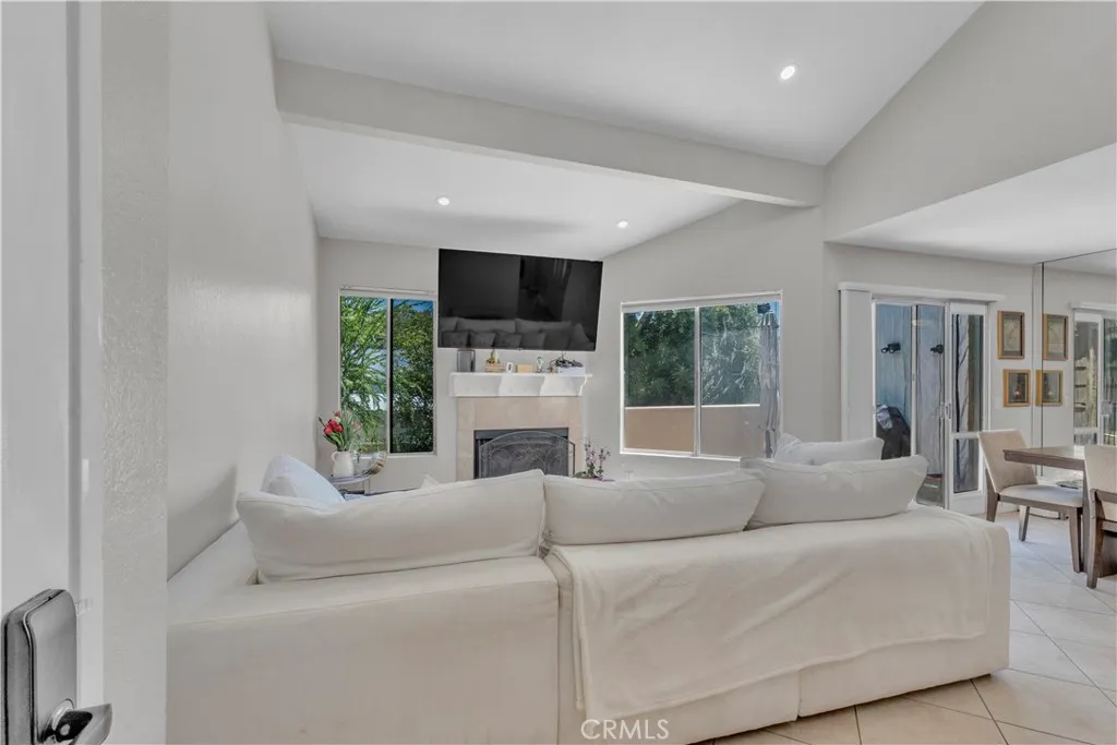 18408 Hatteras Unit 44, Tarzana, CA 91356 - Photo 4 of 26, Tarzana, CA