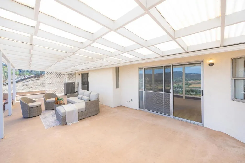 https://cdn.realtyfeed.com/cdn/127/306770185/3211046d5b5b4f0bc1ab3baf61eb941e.webp