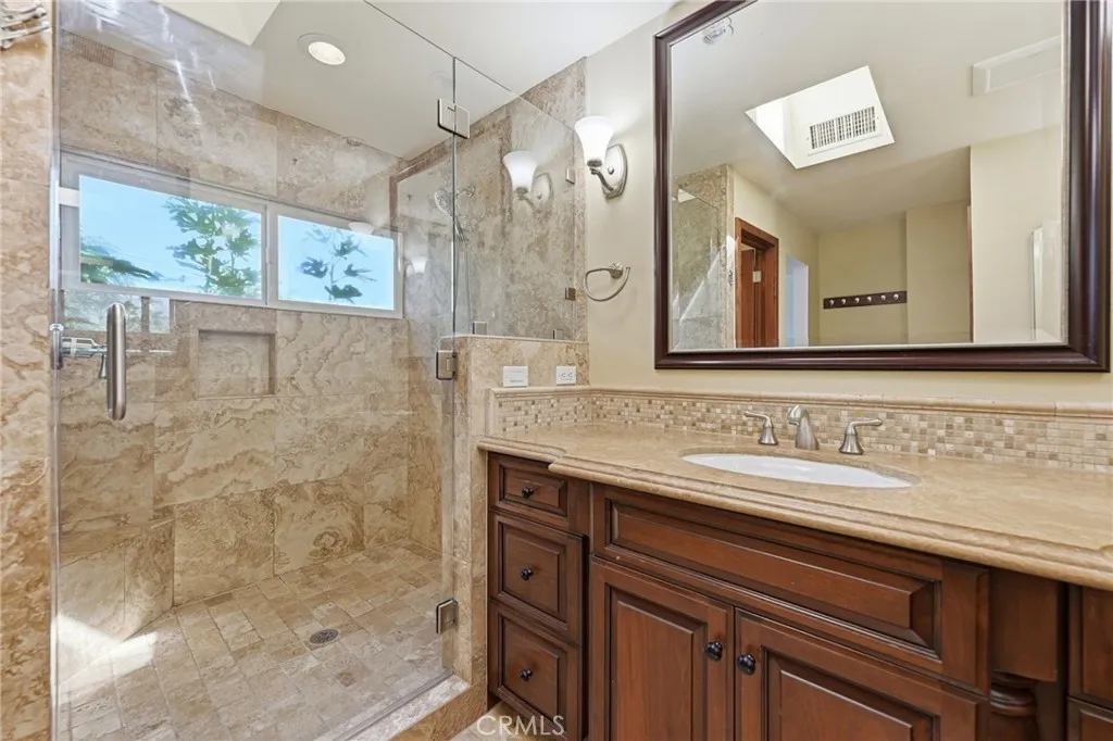 https://cdn.realtyfeed.com/cdn/127/306770206/3de15b5135e74bc3c1553f08dc6bed7f.webp