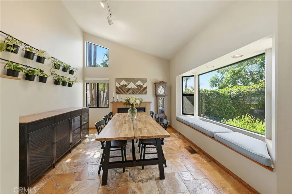 https://cdn.realtyfeed.com/cdn/127/306770206/d8310464205ff04353bc555bff875b9e.webp
