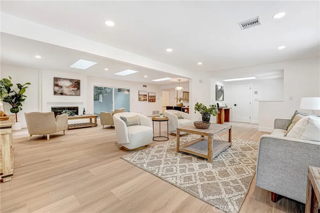 22323 Miranda Street, Woodland Hills, CA 91367 - Photo 5 of 16, Woodland Hills, CA