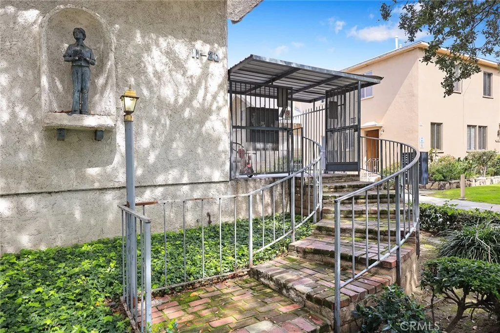 333 Riverdale Drive Unit 16, Glendale, CA 91204 - Photo 2 of 16, Glendale, CA