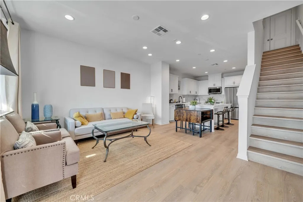 527 W Victor Ave, Anaheim, CA 92801 - Photo 3 of 26, Anaheim, CA