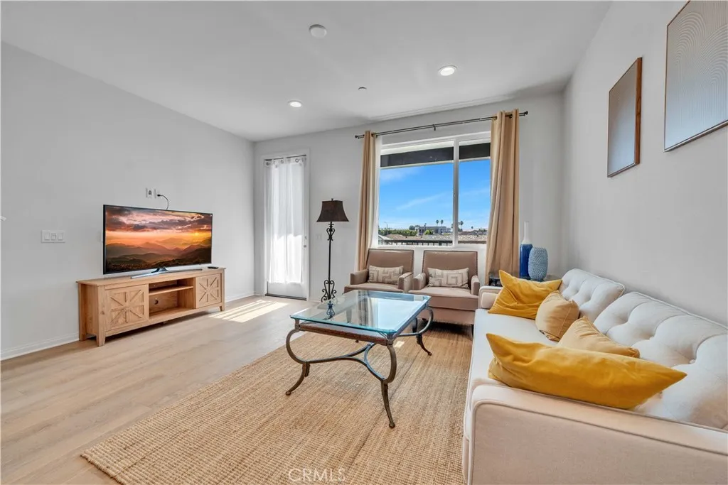 527 W Victor Ave, Anaheim, CA 92801 - Photo 2 of 26, Anaheim, CA