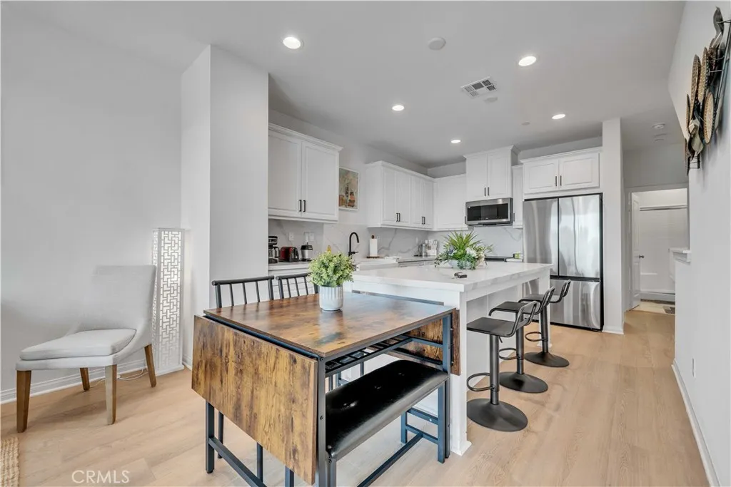 527 W Victor Ave, Anaheim, CA 92801 - Photo 4 of 26, Anaheim, CA