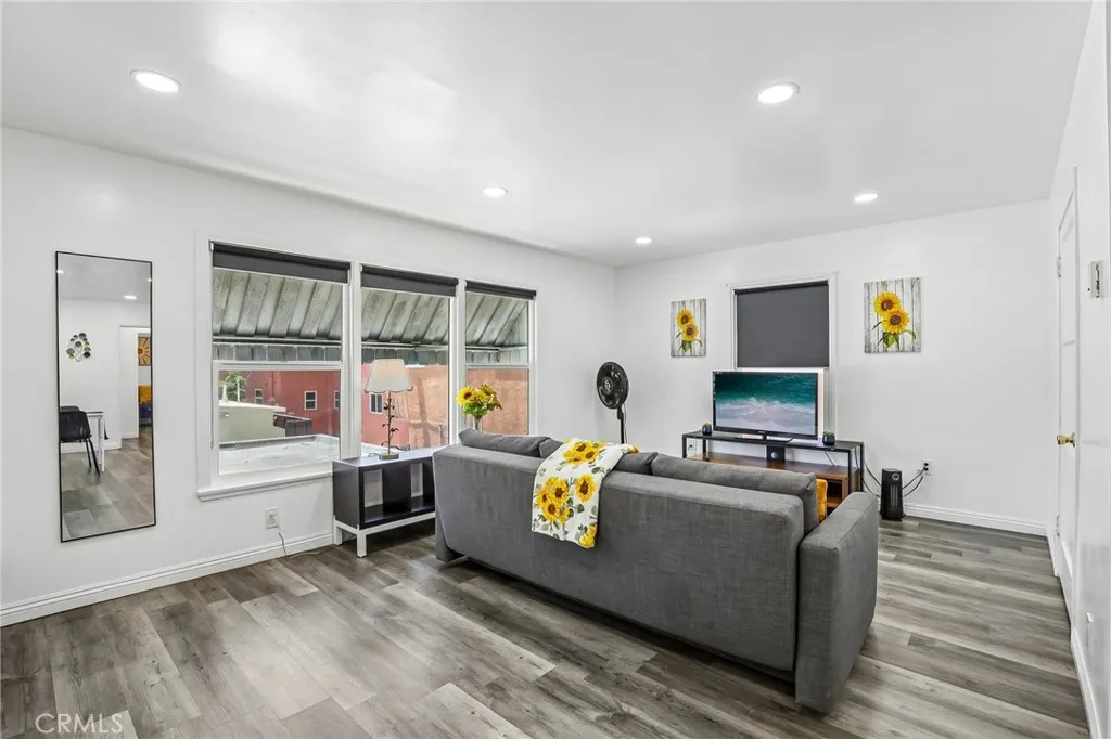 1036 E 2nd Street Unit 11, Long Beach, CA 90802 - Photo 4 of 17, Long Beach, CA