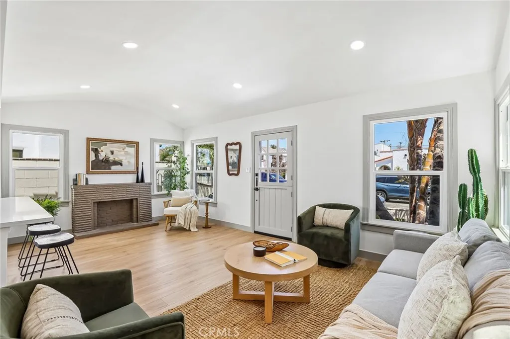 131 Santa Ana Avenue, Long Beach, CA 90803 - Photo 5 of 27, Long Beach, CA