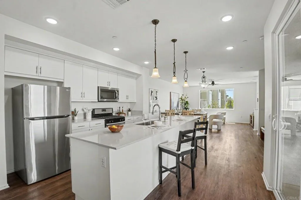https://cdn.realtyfeed.com/cdn/127/306770320/48765a3c20194e068a91de405e2d6885.webp