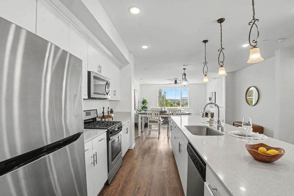 https://cdn.realtyfeed.com/cdn/127/306770320/527937e1de698bf3ee74c341a05f3370.webp