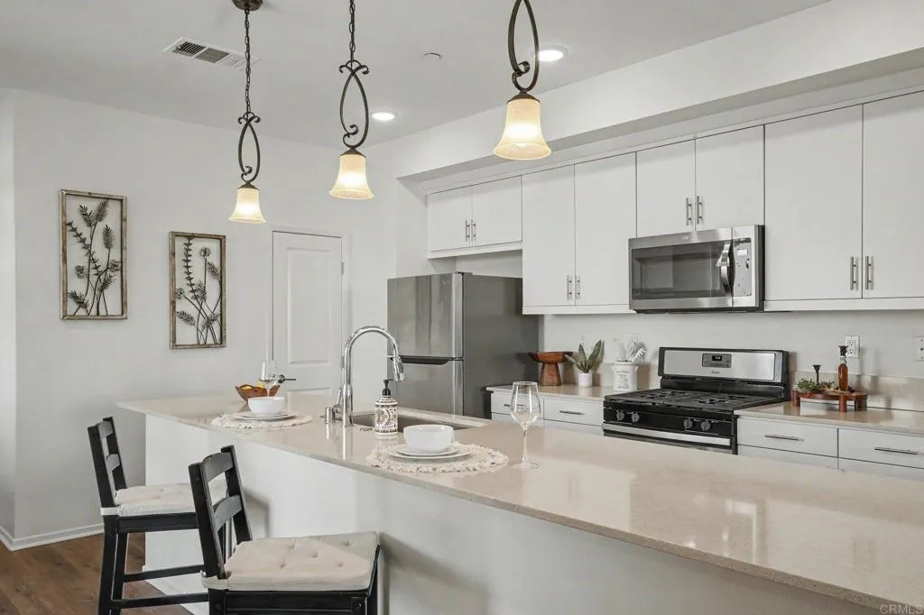 https://cdn.realtyfeed.com/cdn/127/306770320/5ff08087dbe3e3777842681e38fecd75.webp