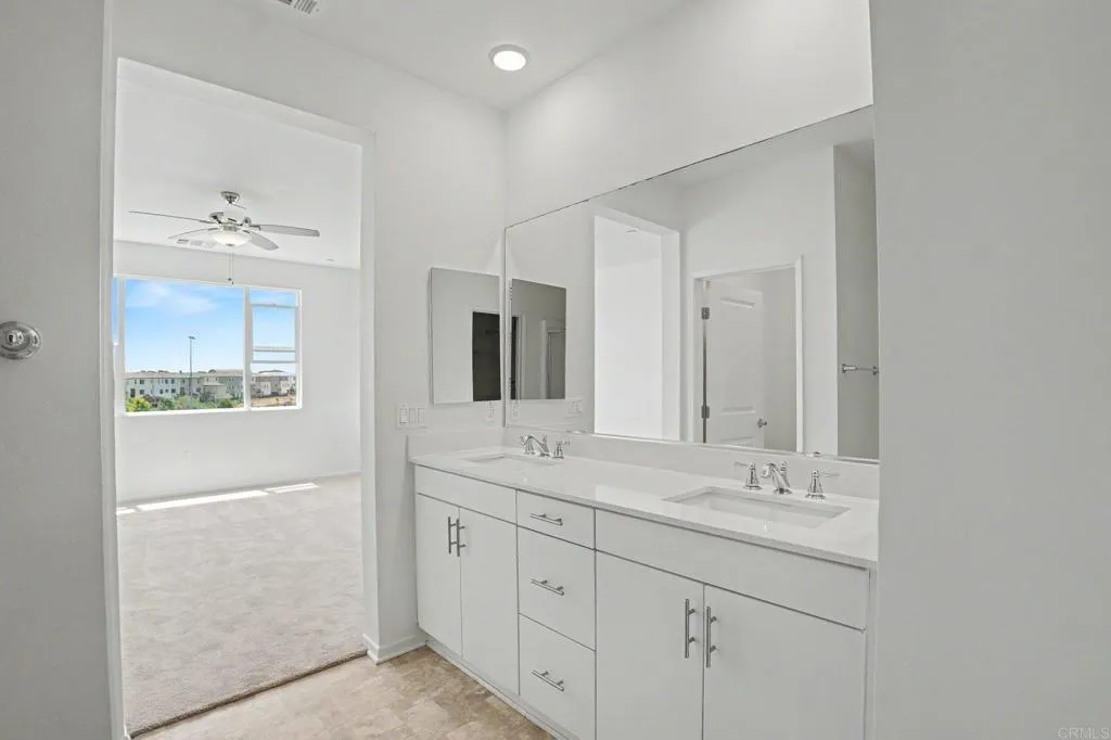 https://cdn.realtyfeed.com/cdn/127/306770320/e8b56b6cc90ed6014ae54478763be1c0.webp