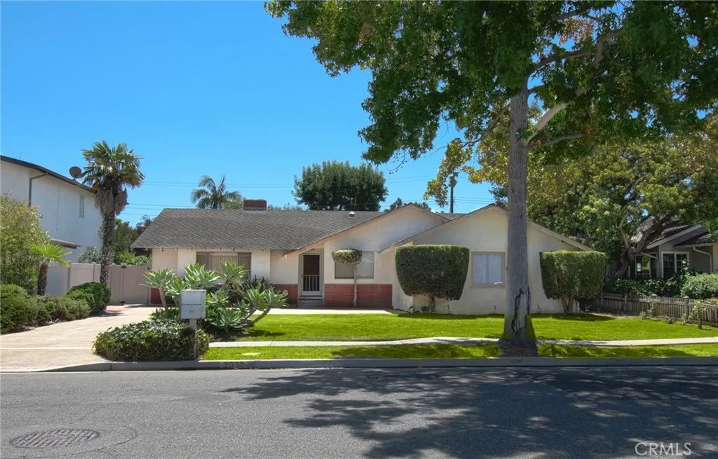 2032 Aliso Avenue, Costa Mesa, CA 92627 - Photo 3 of 33, Costa Mesa, CA