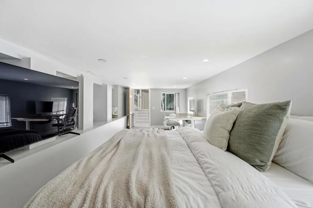 https://cdn.realtyfeed.com/cdn/127/306770398/6e2d021d5ae7a4d4527aee35e8179bec.webp