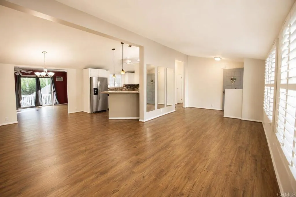 https://cdn.realtyfeed.com/cdn/127/306770416/b7b15e6ef1e5055280eab66c899aedc8.webp