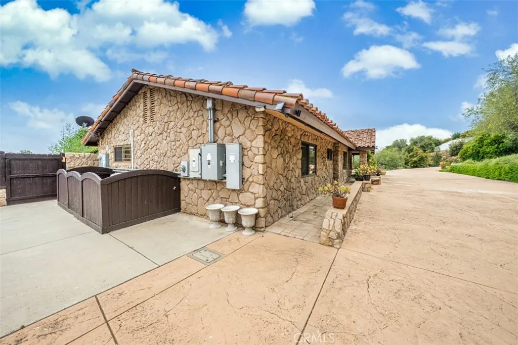 24405 Fuerte Road, Temecula, CA 92590 - Photo 5 of 30, Temecula, CA