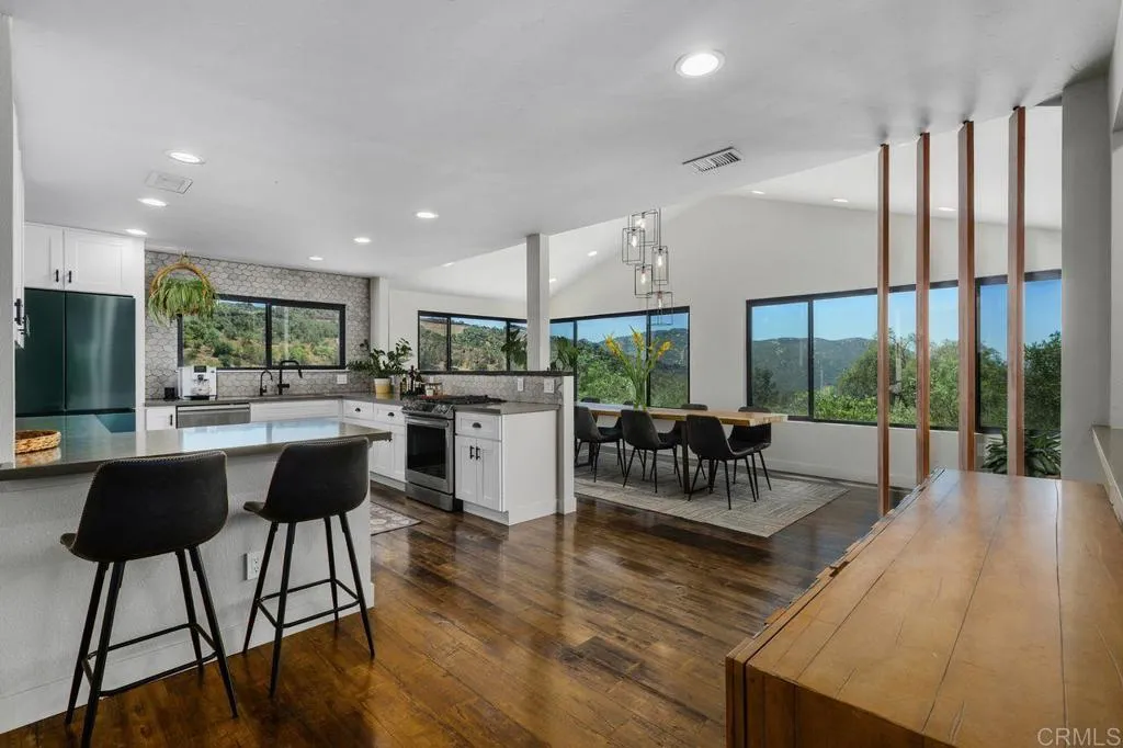 https://cdn.realtyfeed.com/cdn/127/306770449/0aaedcf16cb4fe804ac8987bad18f4bc.webp