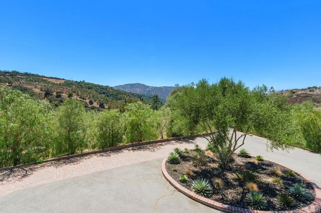 https://cdn.realtyfeed.com/cdn/127/306770449/2a40e1319748bd919d32d95467b02202.webp
