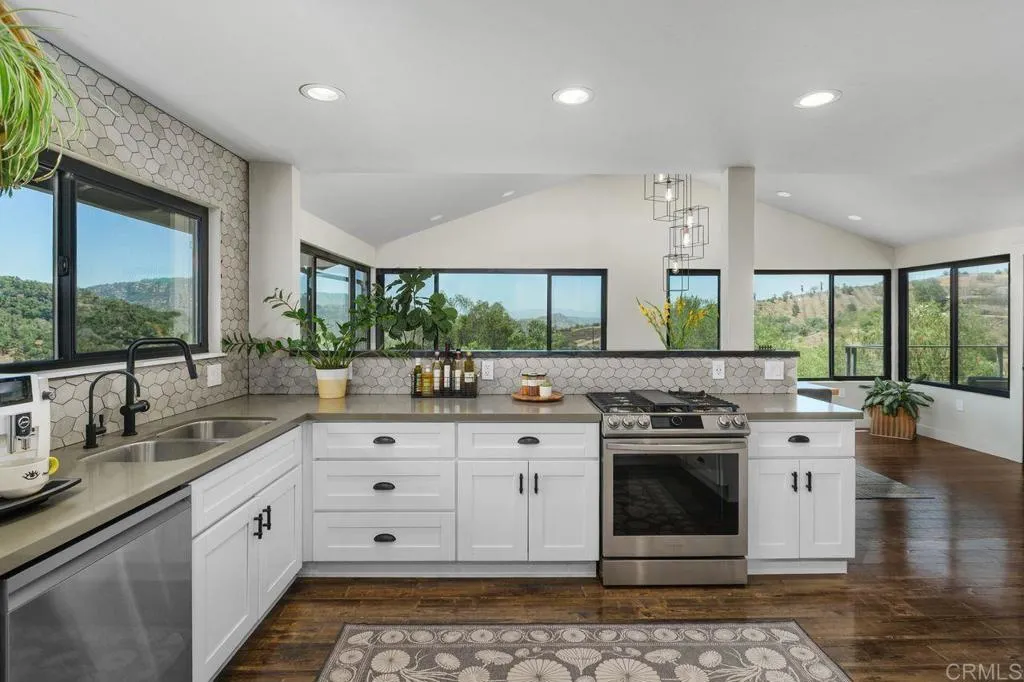 https://cdn.realtyfeed.com/cdn/127/306770449/567d9463d1221475385e7cd20051364a.webp