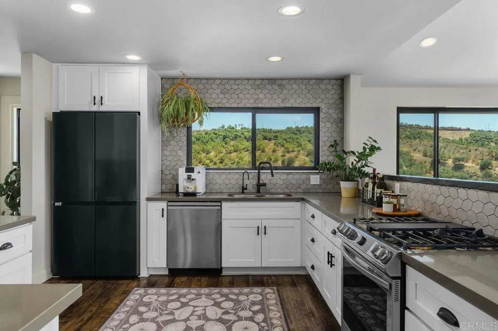 https://cdn.realtyfeed.com/cdn/127/306770449/8afdf2430109963de83d13348516ebdd.webp