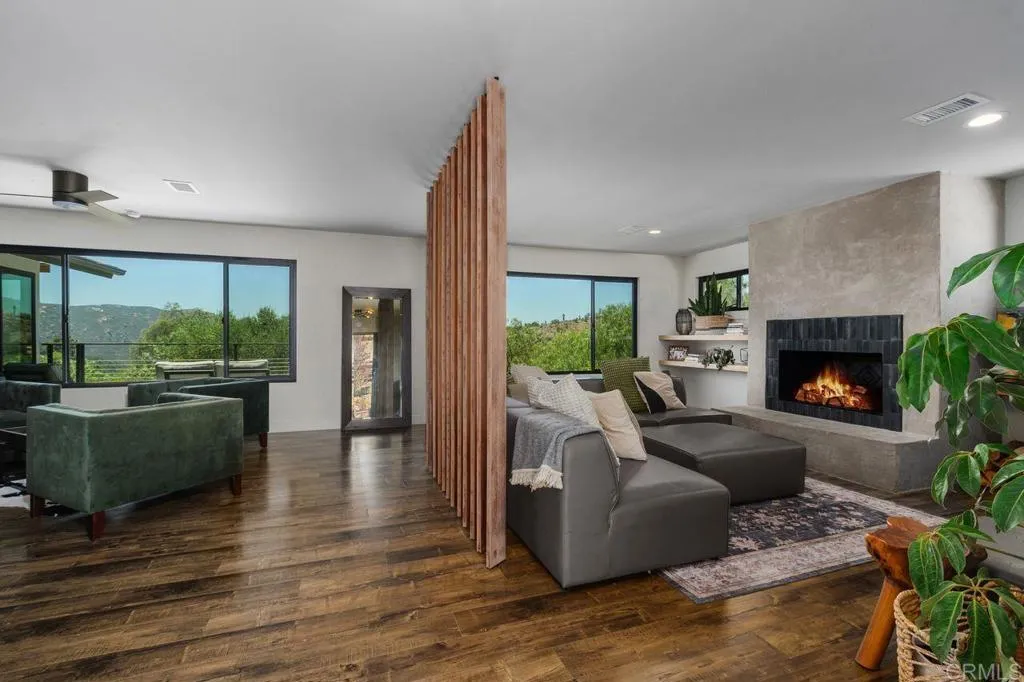 https://cdn.realtyfeed.com/cdn/127/306770449/c857c3806bae571caad10e0680f016a1.webp