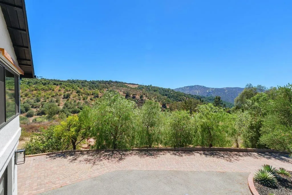 https://cdn.realtyfeed.com/cdn/127/306770449/f5c936be3a316388325688962c7f9395.webp