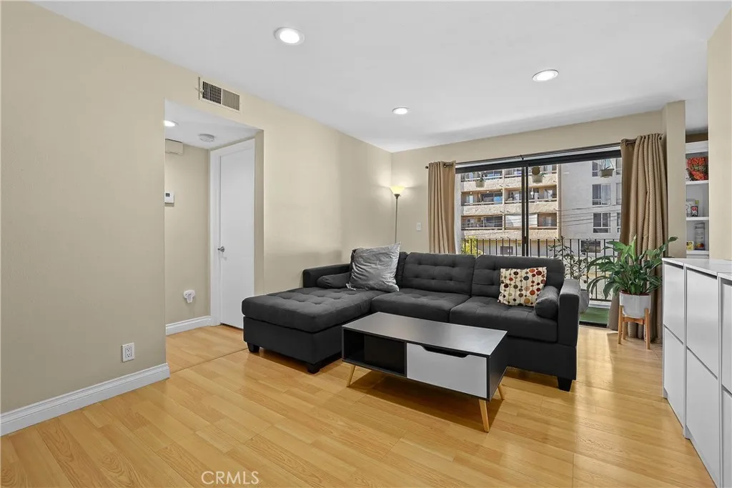 285 S Sierra Madre Boulevard Unit D, Pasadena, CA 91107 - Photo 5 of 15, Pasadena, CA