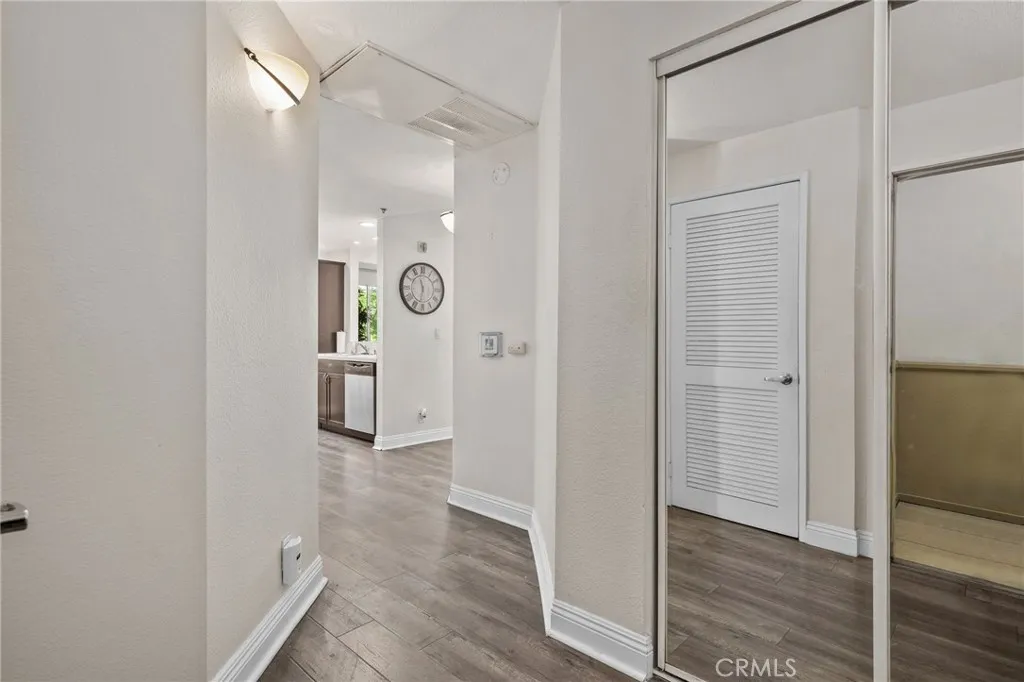 19350 Sherman Way Unit 201, Reseda, CA 91335 - Photo 4 of 31, Reseda, CA