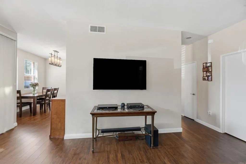 https://cdn.realtyfeed.com/cdn/127/306770532/6f68bc8c3e034baac5838aebc791a8ce.webp