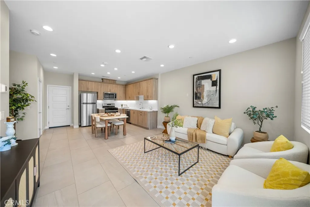 4016 E Peony Paseo Unit #4, Ontario, CA 91761 - Main photo, Ontario, CA