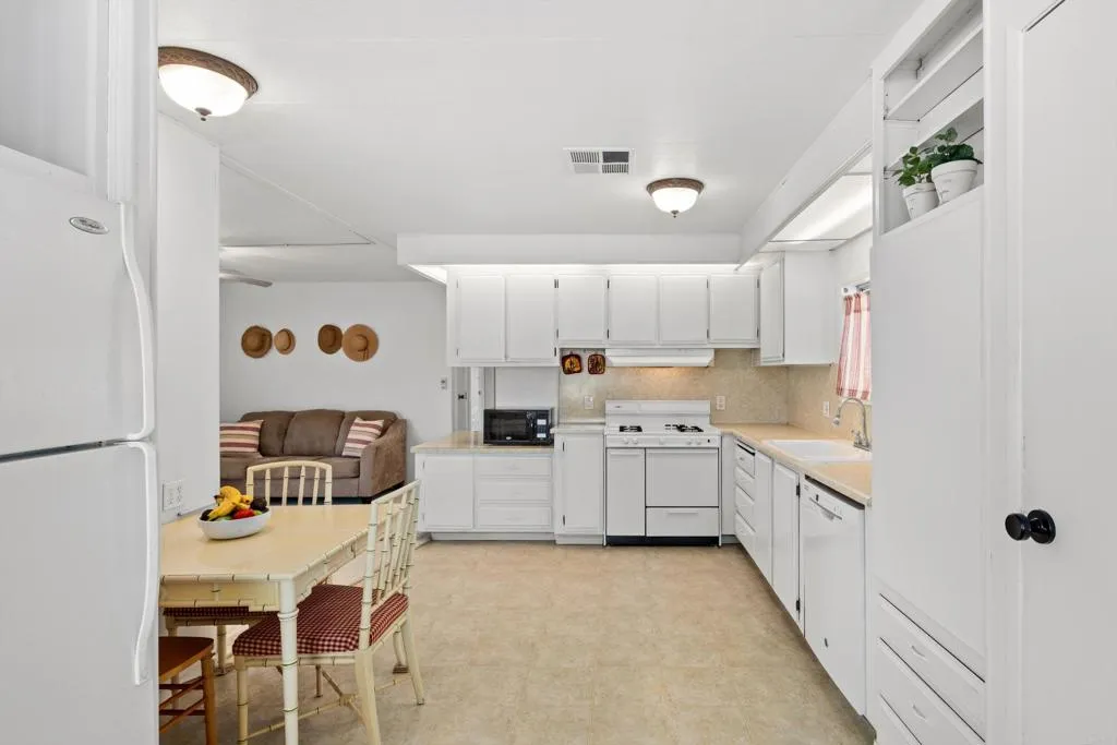 https://cdn.realtyfeed.com/cdn/127/306770622/0bc4d0ee113a61e30332a43ac7e5ba48.webp