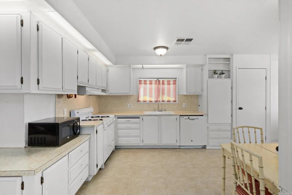 https://cdn.realtyfeed.com/cdn/127/306770622/1989105ce75d0cfdc6db4e73ac37bd92.webp