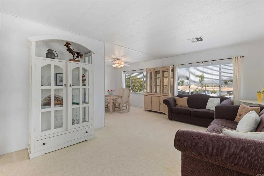 https://cdn.realtyfeed.com/cdn/127/306770622/2969cb5b55f3acfad0ccc7731982b2f6.webp