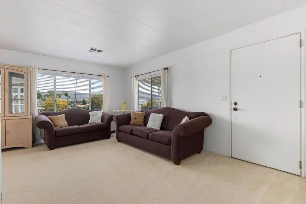 https://cdn.realtyfeed.com/cdn/127/306770622/396c3d1903ac7848bdd1006cc4f9d883.webp